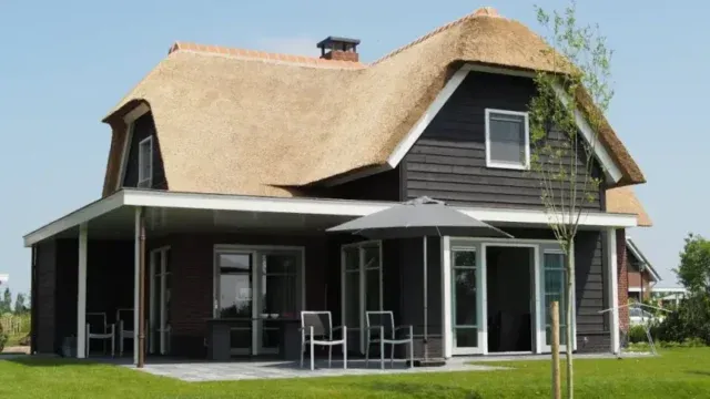Dlaczego regularna renowacja dachu z papy jest kluczowa?